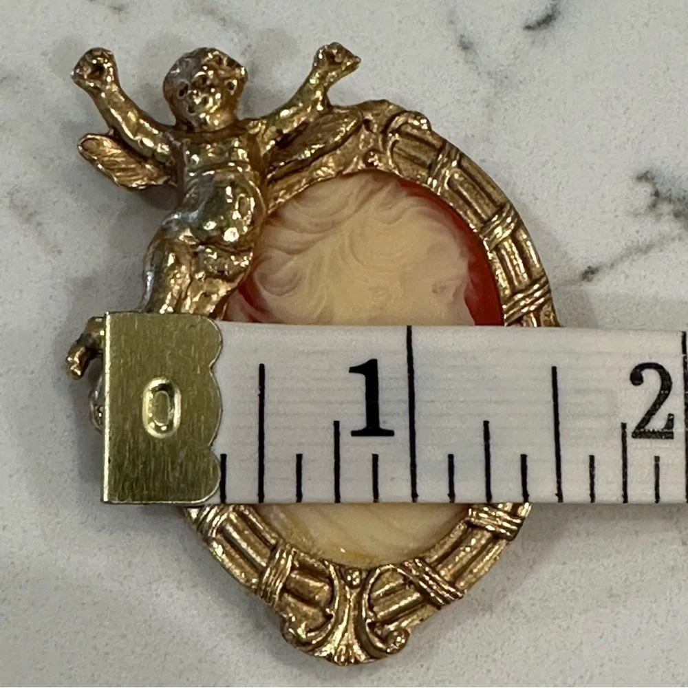 Vintage Estate Signed Raffine Victorian Carved Cameo Brooch Pin Gold With Angel